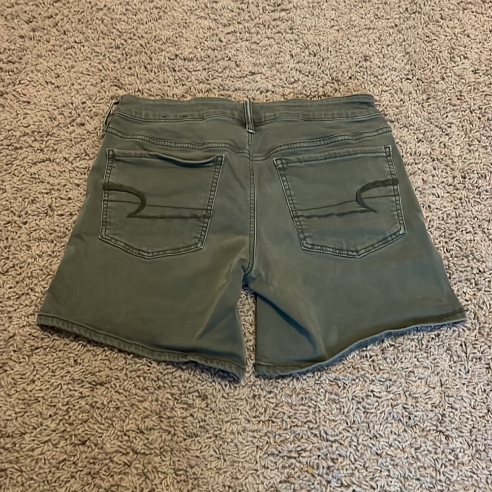 American Eagle Women’s Midi Shorts Super Stretch Green Size 6 - Picture 3 of 9